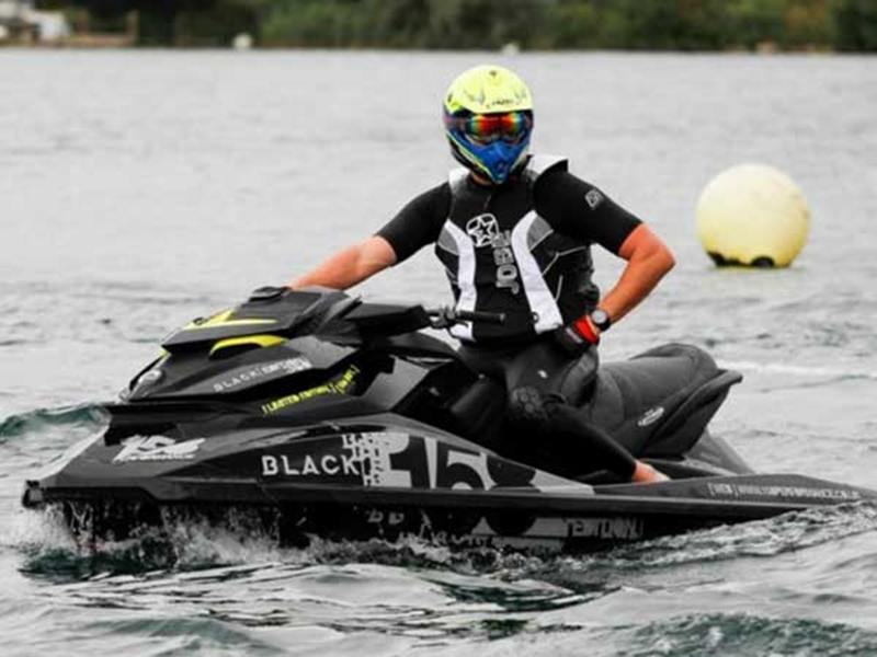 ما هي أسرع دراجة مائية في العالم؟